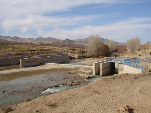 بند انحرافی و کانال انتقال آب جاورسیان